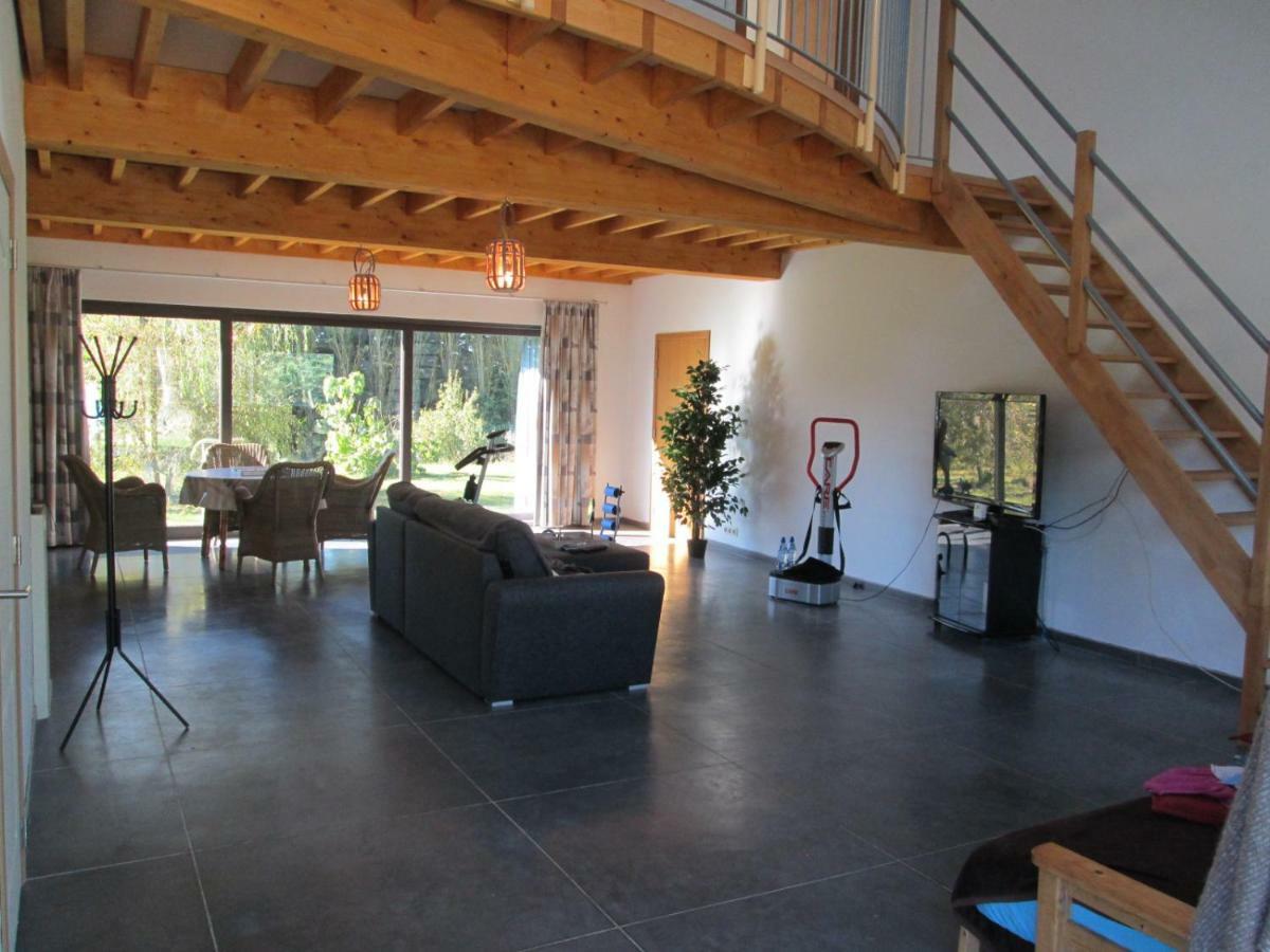 Florennes Gite Neuf 150 M2 Devant Un Grand Lac Prive De 2 Hectares Poissonneux Au Milieu Des Bois ภายนอก รูปภาพ