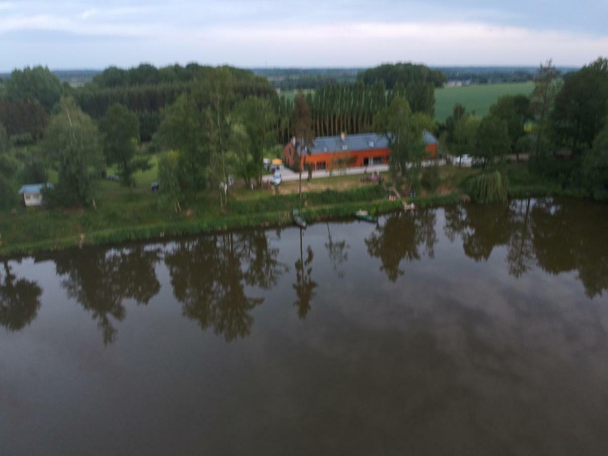 Florennes Gite Neuf 150 M2 Devant Un Grand Lac Prive De 2 Hectares Poissonneux Au Milieu Des Bois ภายนอก รูปภาพ