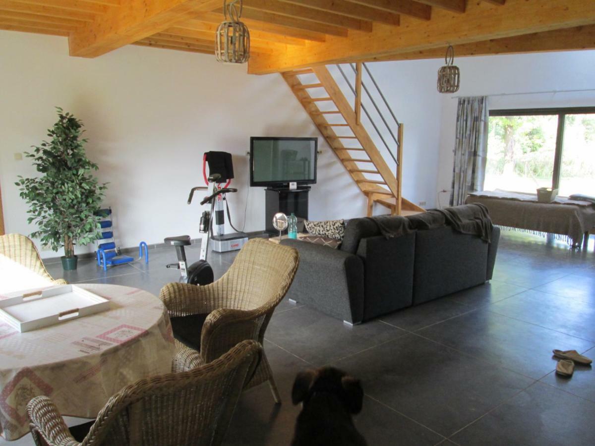 Florennes Gite Neuf 150 M2 Devant Un Grand Lac Prive De 2 Hectares Poissonneux Au Milieu Des Bois ภายนอก รูปภาพ