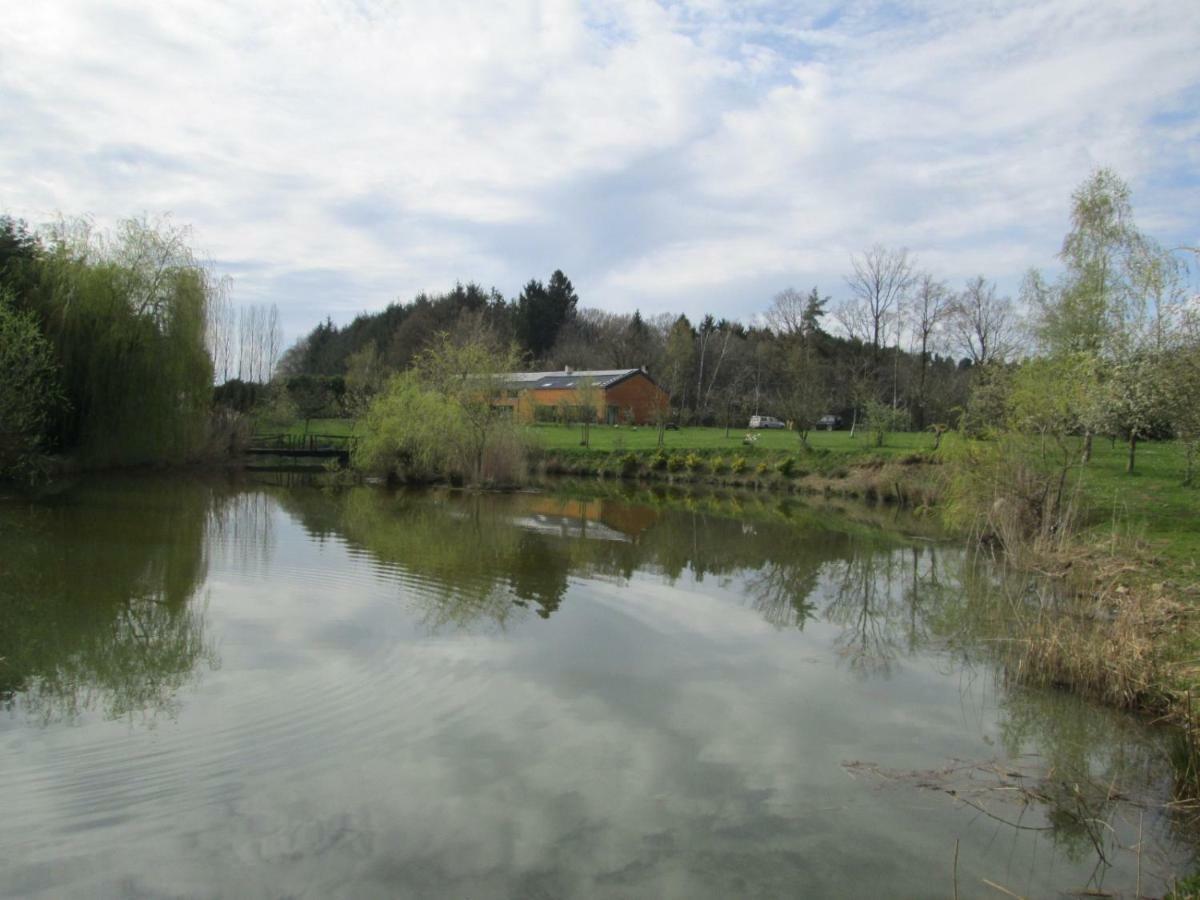 Florennes Gite Neuf 150 M2 Devant Un Grand Lac Prive De 2 Hectares Poissonneux Au Milieu Des Bois ภายนอก รูปภาพ