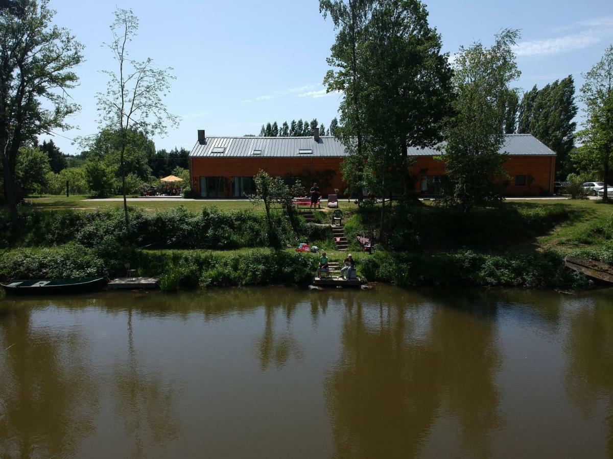 Florennes Gite Neuf 150 M2 Devant Un Grand Lac Prive De 2 Hectares Poissonneux Au Milieu Des Bois ภายนอก รูปภาพ