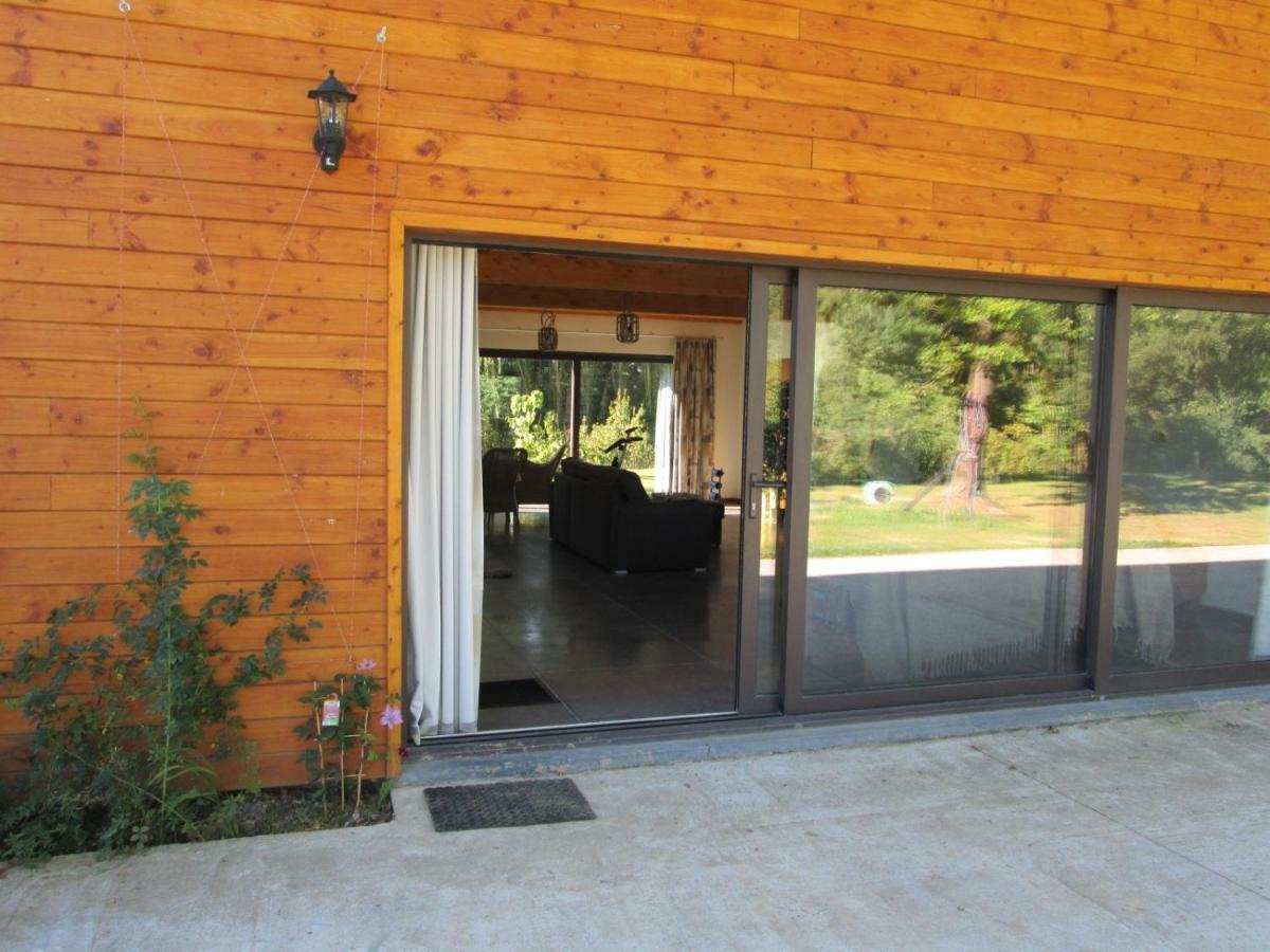 Florennes Gite Neuf 150 M2 Devant Un Grand Lac Prive De 2 Hectares Poissonneux Au Milieu Des Bois ภายนอก รูปภาพ
