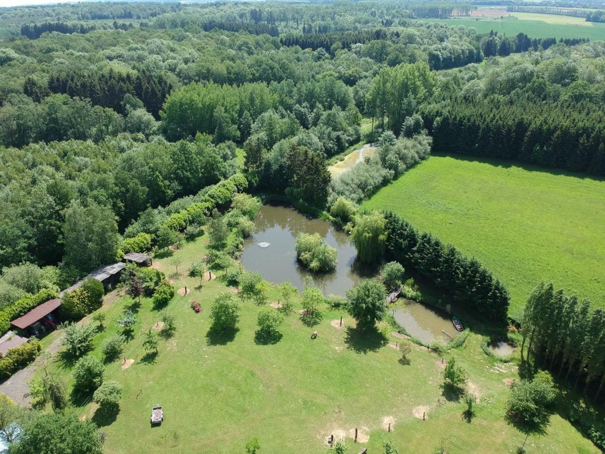 Florennes Gite Neuf 150 M2 Devant Un Grand Lac Prive De 2 Hectares Poissonneux Au Milieu Des Bois ภายนอก รูปภาพ