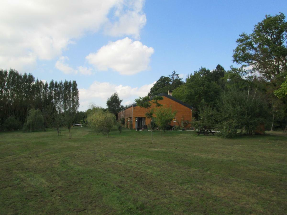 Florennes Gite Neuf 150 M2 Devant Un Grand Lac Prive De 2 Hectares Poissonneux Au Milieu Des Bois ภายนอก รูปภาพ